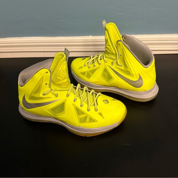 Nike Neon Yellow Sneakers with Orange Detail - Picture 4 of 8